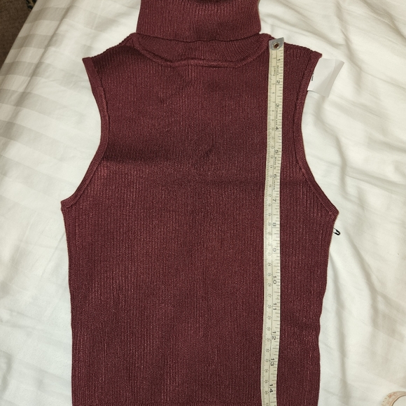 Shinestar Burgundy ribbed sleeveless turtleneck - Picture 3 of 5